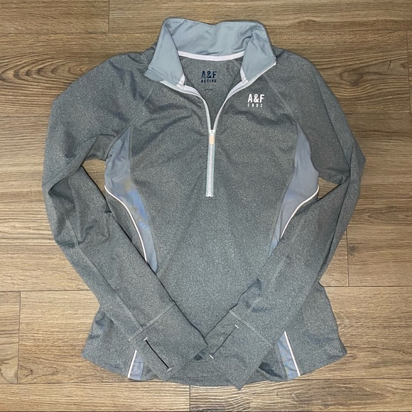 Abercrombie & Fitch Active Quarter-Zip Top - Picture 2 of 9